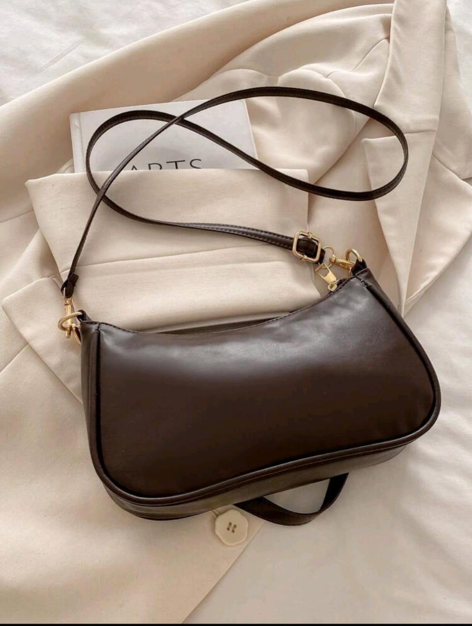 Tijdloze Elegantie: De 'M' Monogram Schoudertas